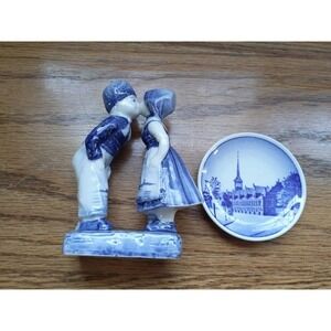 Vtg Delft Blue Hand Painted Boy & Girl Kissing Dutch Holland Figurine & 3" Plate